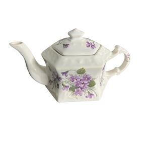 ˚₊‧꒰ა ☆ ໒꒱ ‧₊˚ Vintage Crownford  Violet Pattern Teapot Bright White Flowers